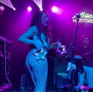 Meet your Posher, Avery